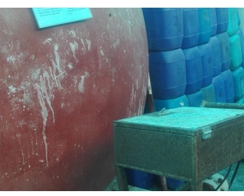 濃硫酸自動灌裝25公斤中包裝塑料桶計量設備